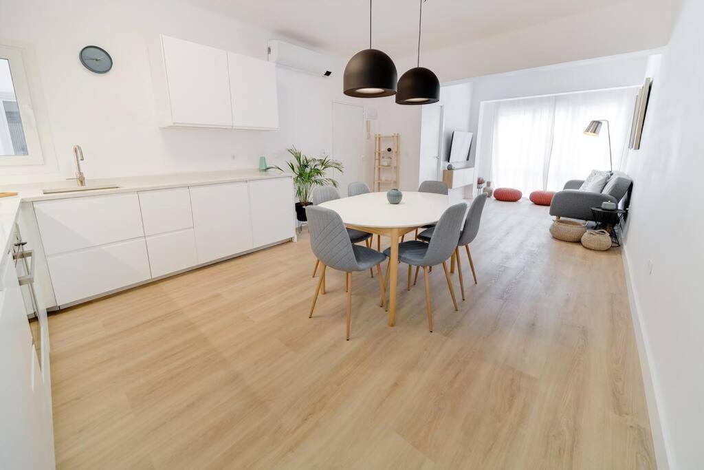Esplendido Apartamento En El Centro Малага Екстериор снимка