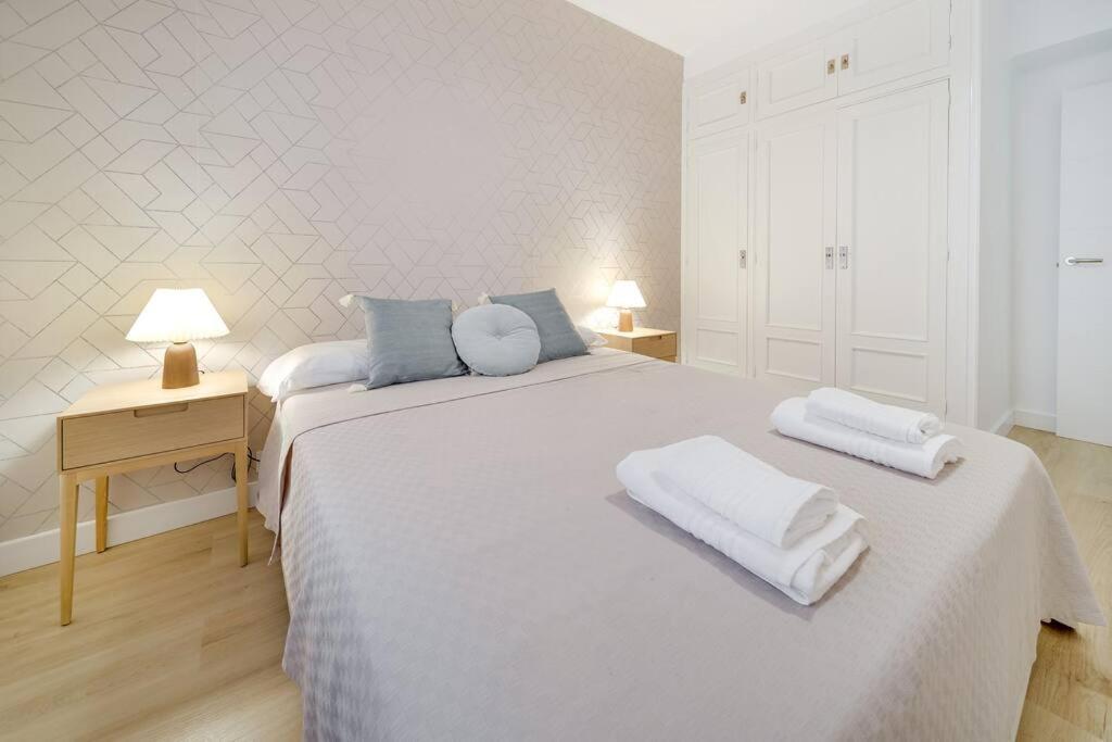 Esplendido Apartamento En El Centro Малага Екстериор снимка